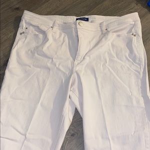 Brand new Bandolino size 14 capris.